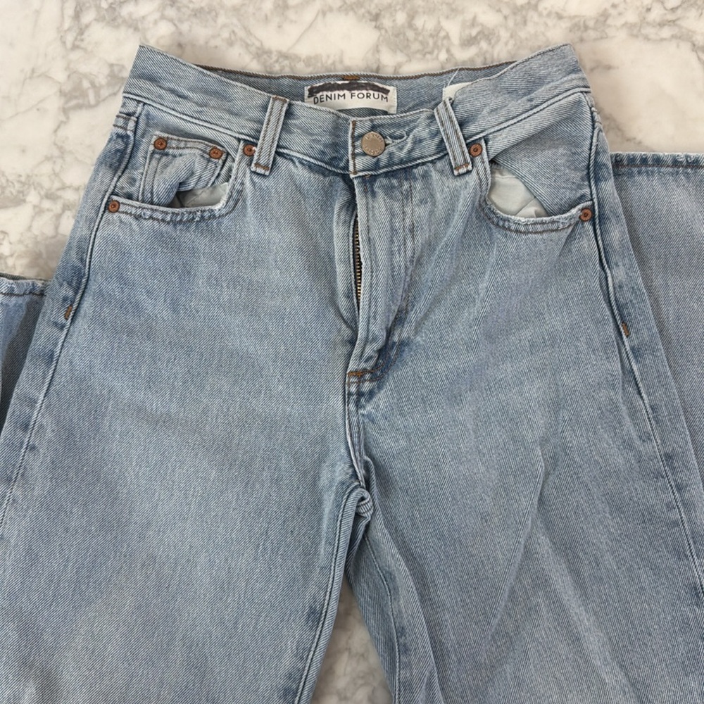 Aritzia Farrah High-Rise Women’s Jeans in Light Wash Blue